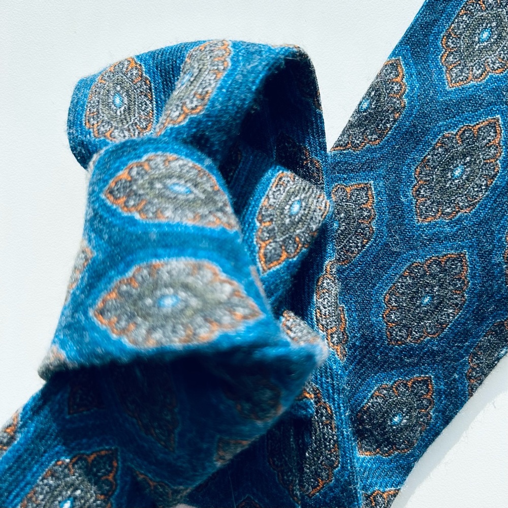 Luxurious Tie in Rich Blue with Soft Orange Accents
